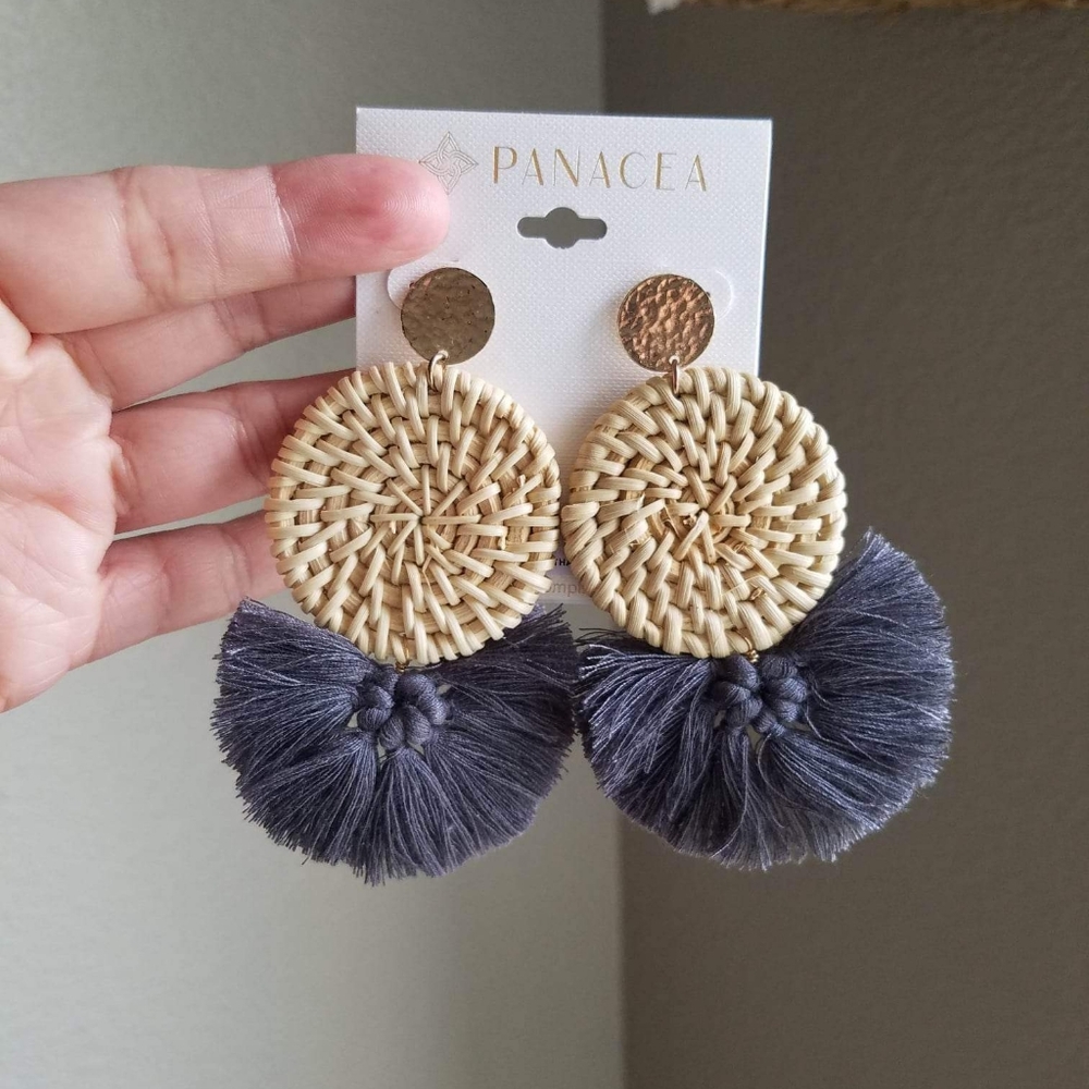 Beautiful earrings - Picture 2 of 3